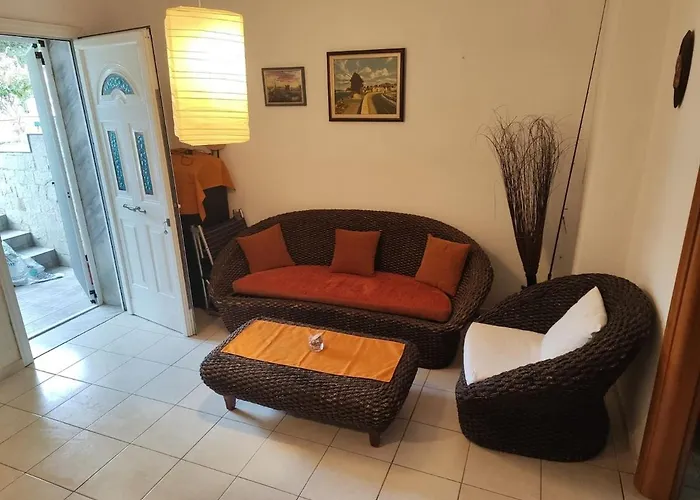 Your Ideal Greek Family Place *